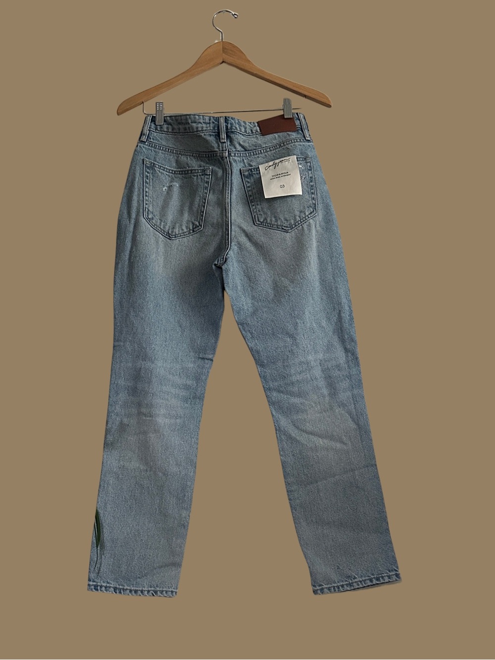 CARLY JEAN LOS ANGELES Straight Leg Light Vintage Wash Jean SIZE 3 SMALL Knee